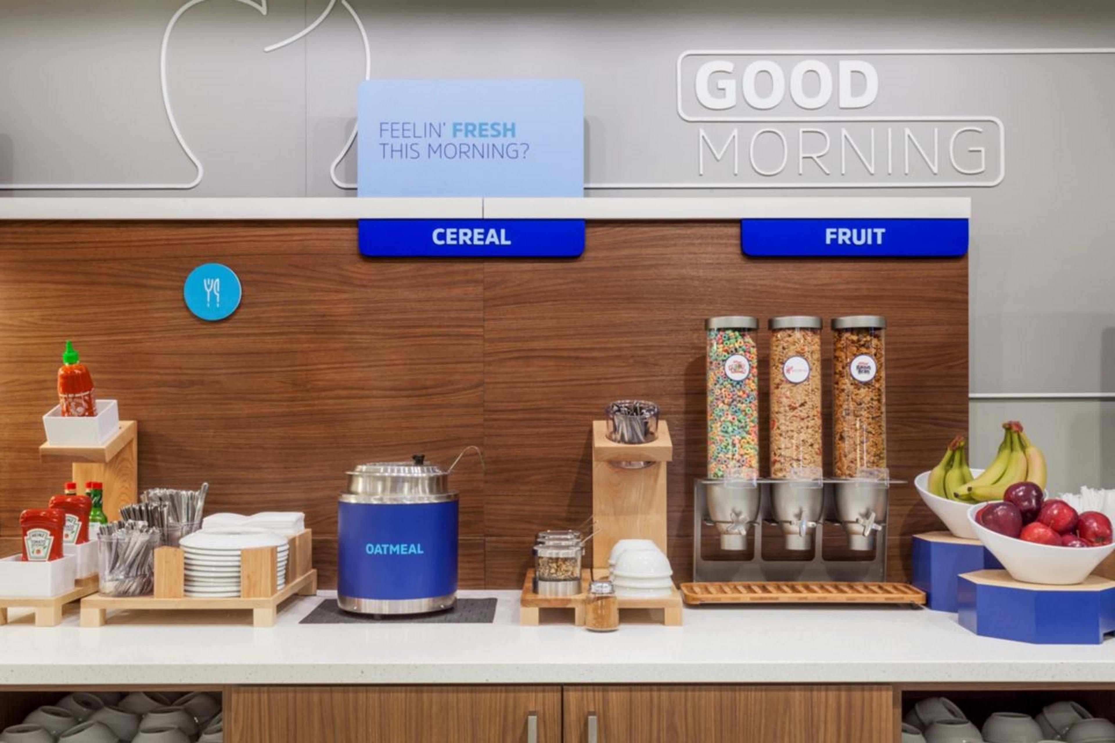 Holiday Inn Express & Suites Fairmont By Ihg Екстериор снимка