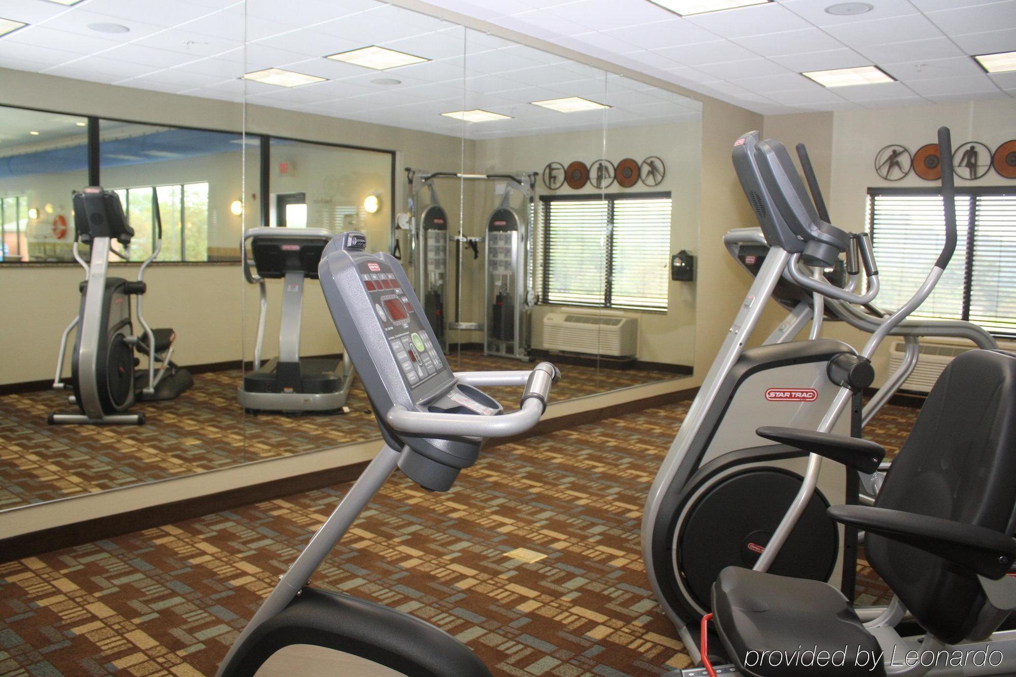 Holiday Inn Express & Suites Fairmont By Ihg Съоръжения снимка